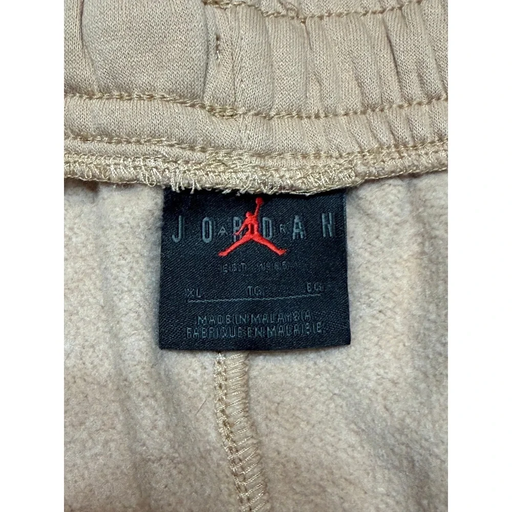 Jordan Flight MVP LOGO Graphic Fleece Shorts Mens Tan Brown Sz XL (FB7023-200)